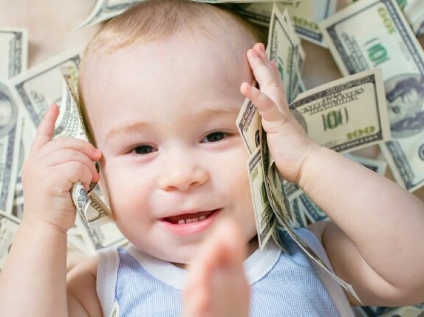 Studim: Fëmija i vogël në familje lind për t’u bërë i pasur