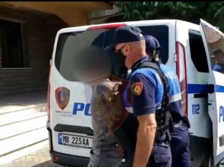 Drejt Tiranës me 9 emigrantë të paligjshëm, arrestohet në Pogradec