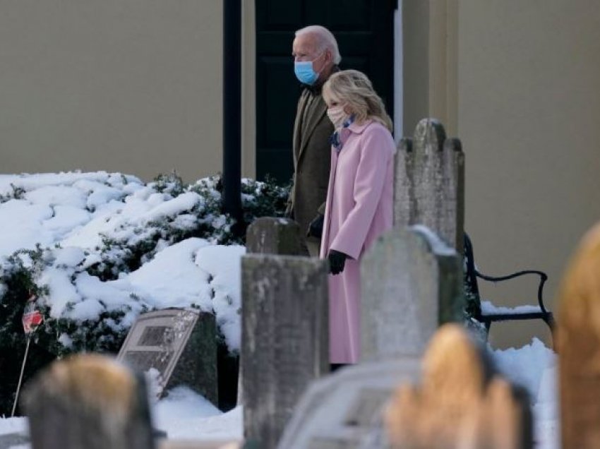 Biden viziton varrin e ish-gruas dhe vajzës, 48 vjet pas aksidentit