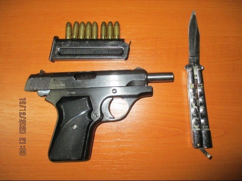 Ndalohet 31-vjeçari në Prishtinë, Policia i konfiskon revole, tetë copë fishekë dhe thikë