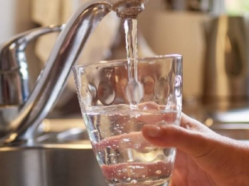 Sa ujë duhet të pini për një mendje të fortë e të shëndetshme