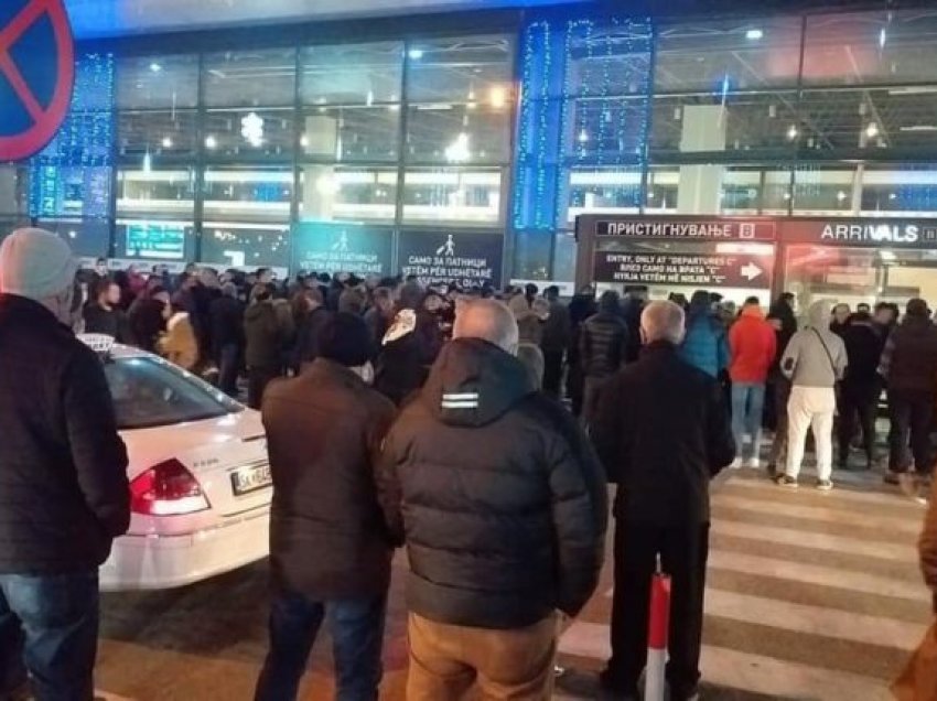 Ja si u pritën bashkëatdhetarët mbrëmë në aeroportin e Shkupit