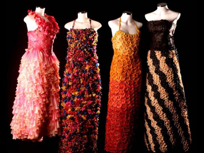 Condom Couture, fustane me prezervativë