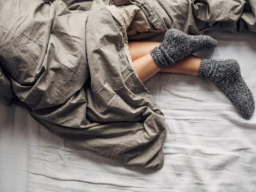 Çorapet ndihmojnë për të fjetur më shpejt