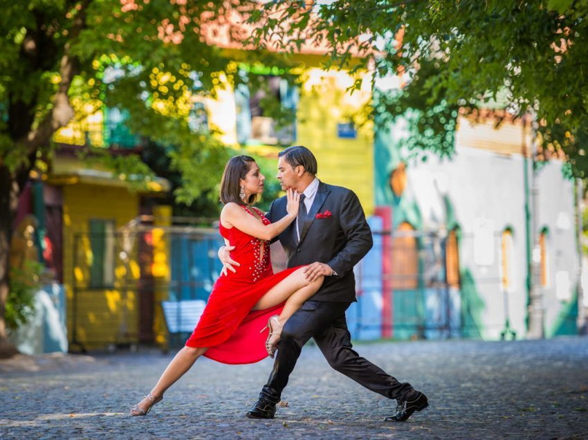 Tango, një përqafim intim që bën mirë për trupin dhe mendjen