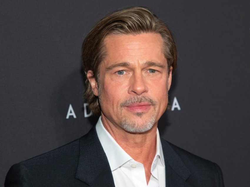 Brad Pitt pritet t’i kalojë Krishtlindjet me tre fëmijët e tij
