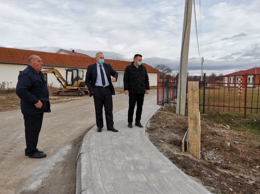 Ambasada norvegjeze dhe OSBE ndërtuan trotuar në fshatin Burim