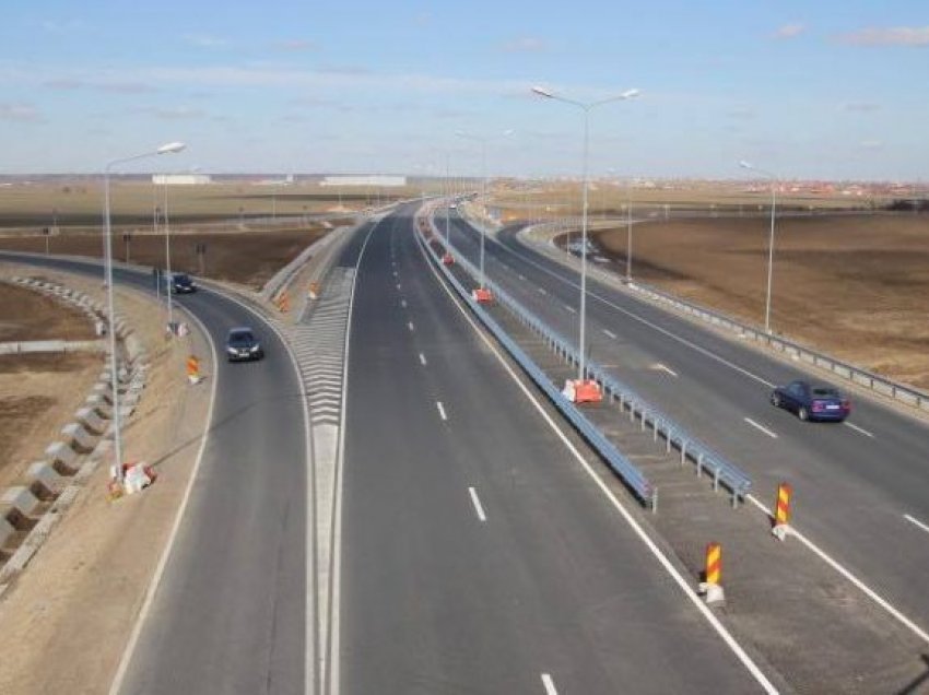 Komunikacioni në autostradën Shkup-Kumanovë nëpër një korsi