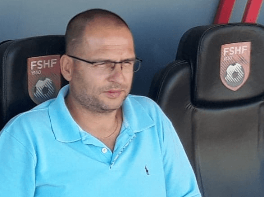 Trajneri shqiptar ironizon me skuadrën e tij