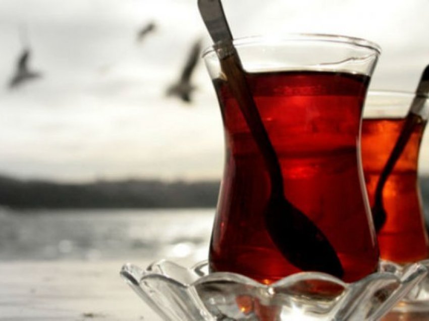 Cila është më e mirë për humbjen e peshës, kafja apo çaji i zi?