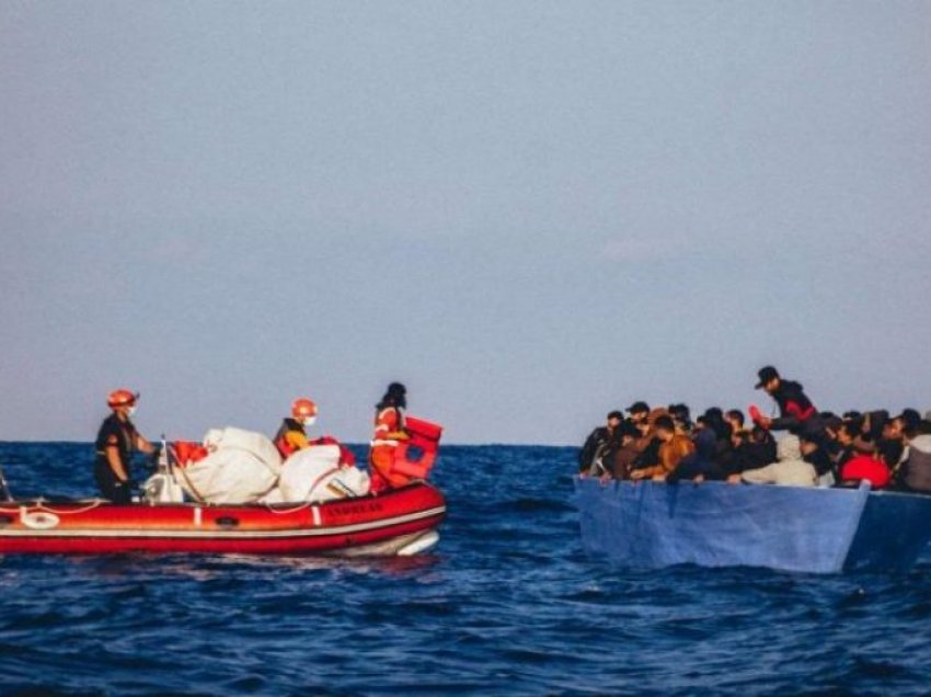 Së paku 20 migrantë nga Afrika humbin jetën në ujërat e Tunizisë