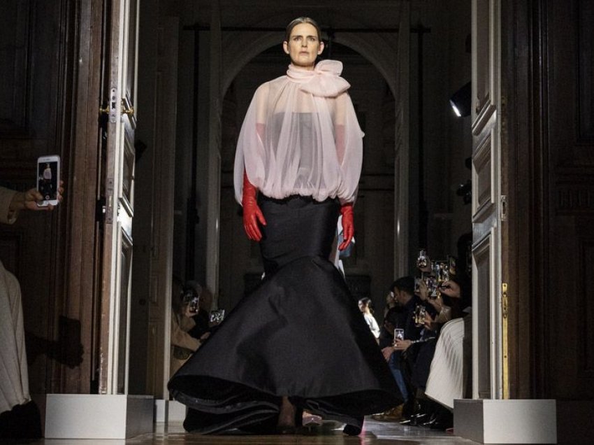 “Ishte muza e Gianni Versace”- Ndahet papritur nga jeta modelja e famshme