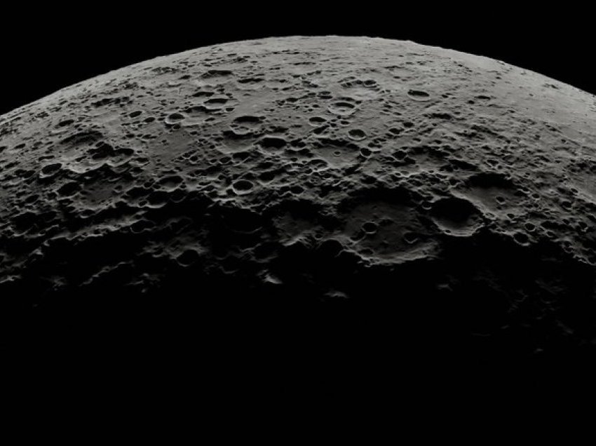 IA identifikon më shumë se 100 000 kratere hënore