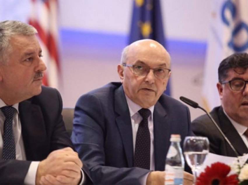Bashkëluftëtari i Sali Çekajt i jep “goditje” Lutfi Hazirit, kryetari i ri i LDK-së nuk duhet të jetë ai që ishte i afërt me SHIK-un e LPK-në
