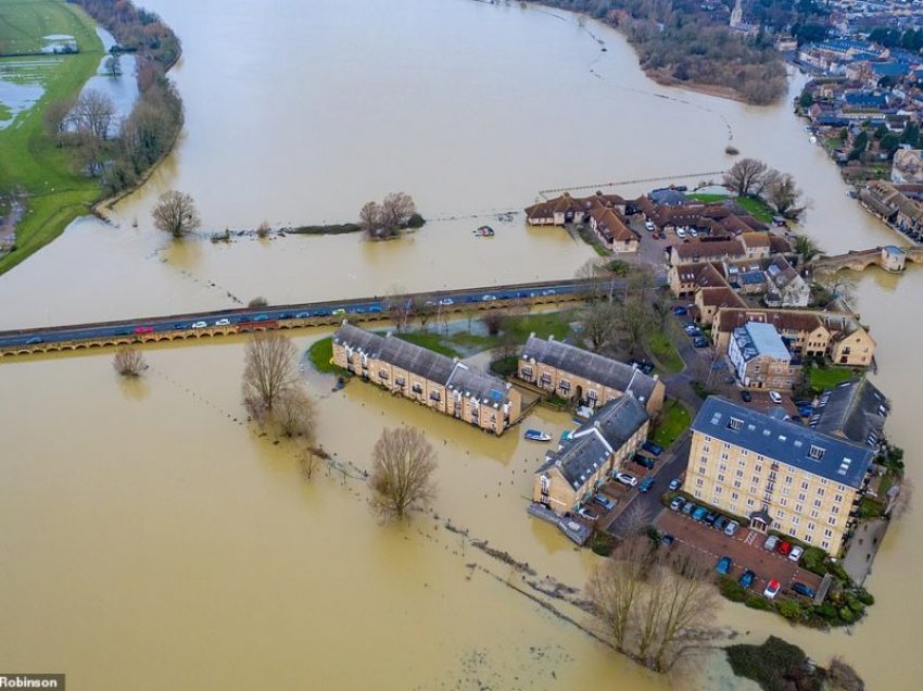 Stuhia Bella shkakton vërshime masive në Angli