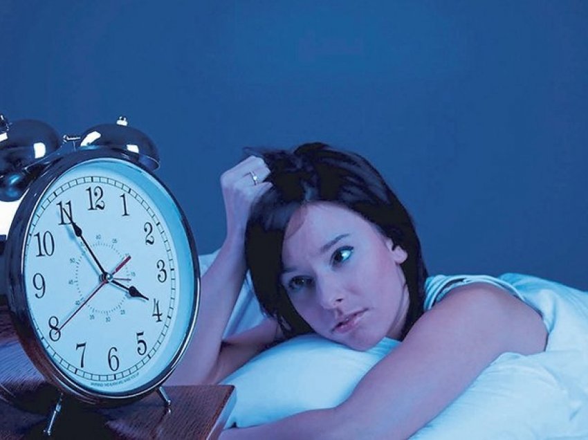 Pak orë gjumë ndikon në shëndet