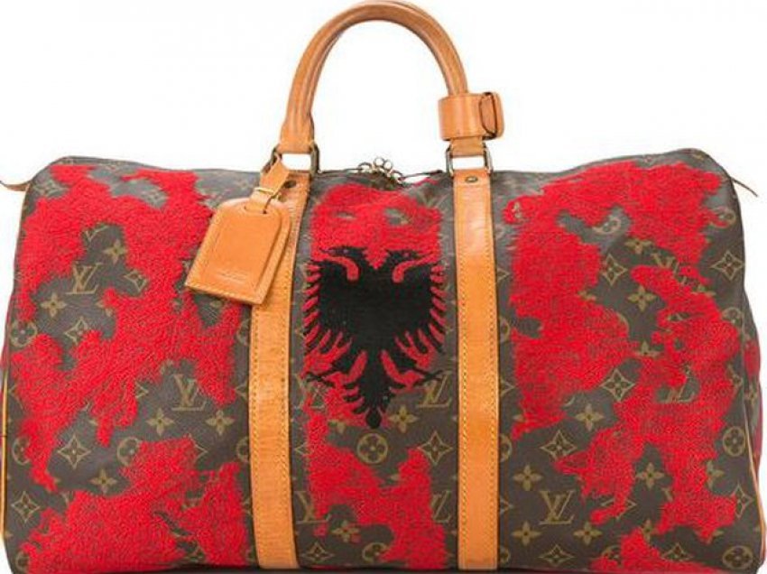 Marka e famshme “Louis Vuitton” nxjerr në shitje çantën me flamurin kuq e zi, ja sa kushton