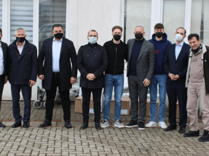 Gjilani pranon 5 respiratorë, 42 karroca dhe 36 shtretër hidraulik nga bashkatdhetarët nga Gjermania
