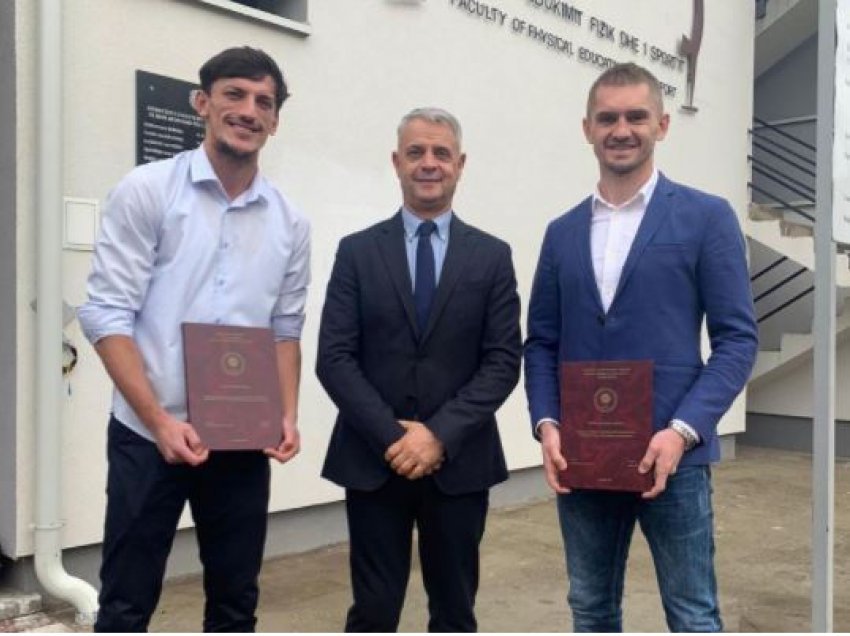 Dy futbollistët nga Kosova e marrin titullin “Master” 