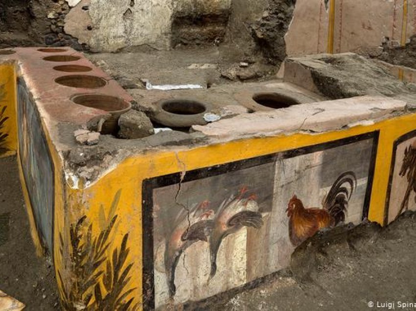 Arkeologët zbulojnë një “bar-rostiçeri” në Pompei
