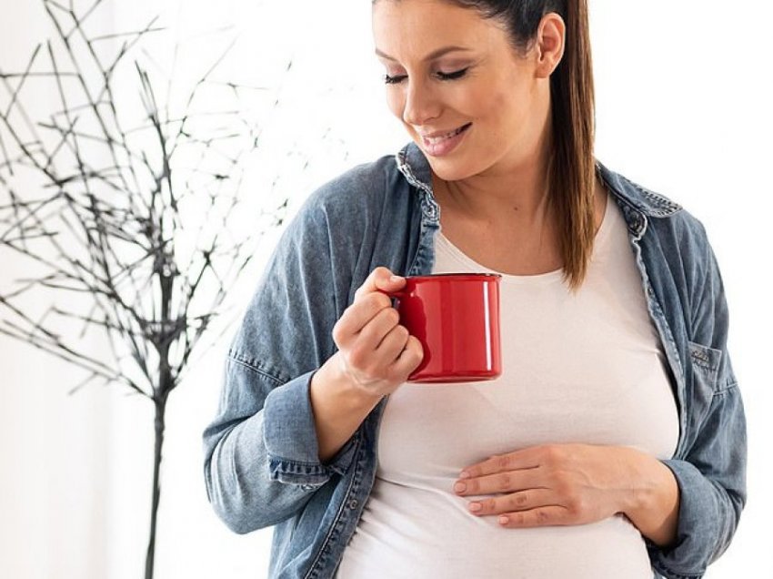 Studimi ngre alarmin, gratë shtatzëna duhet të heqin dorë menjëherë nga ky produkt, problemet që shfaqen tek foshnjat përfshijnë…