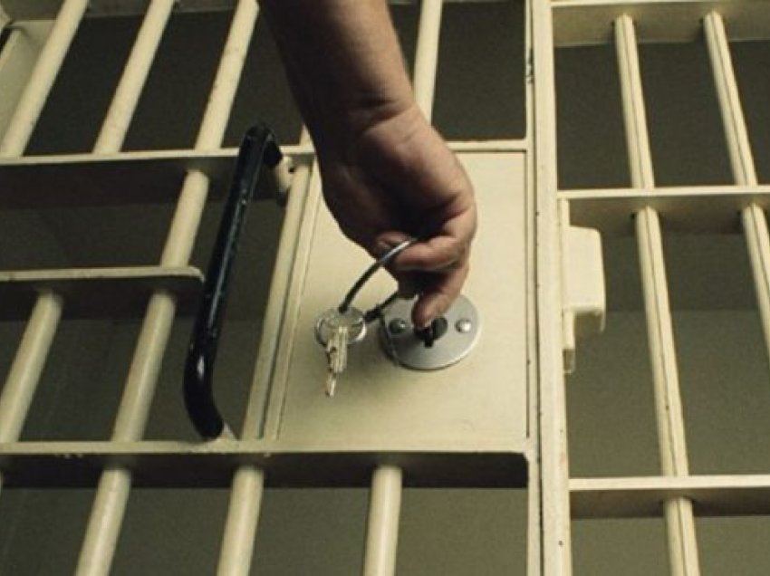 Në burg kërkohet ushqim hallall, të dënuarit për terrorizëm vënë në lëvizje administratën e burgjeve