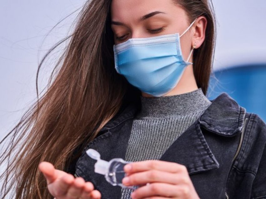 Fauci: Mbani maskën dhe respektoni distancën për të shmangur infektimin me coronavirus