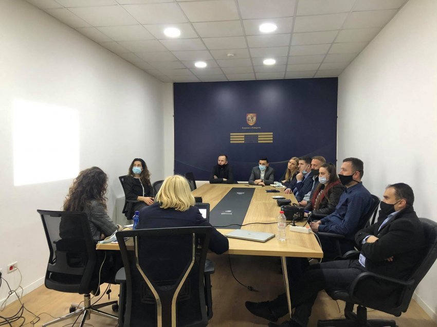 Debat për raportin e vlerësimit të ndikimit në mjedis të ndërtimit të autoudhës Prishtinë-Merdar