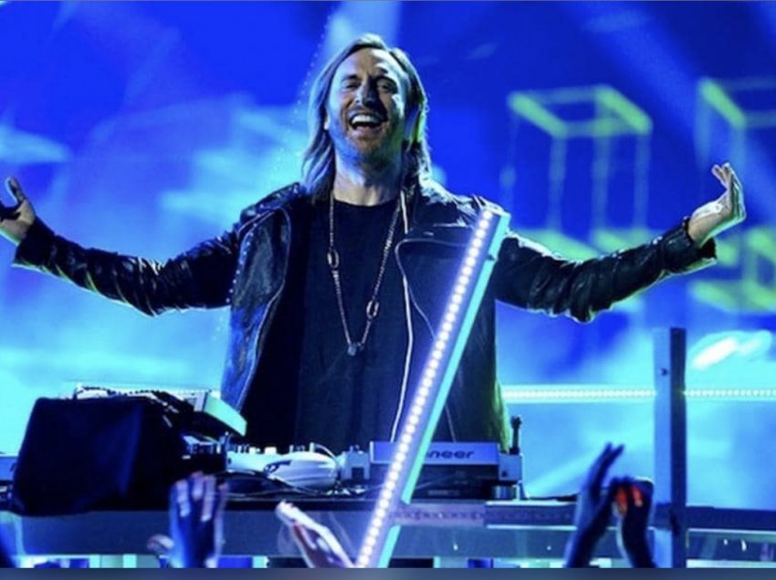Në prag të koncertit humanitar, David Guetta ka një kërkesë për fansat