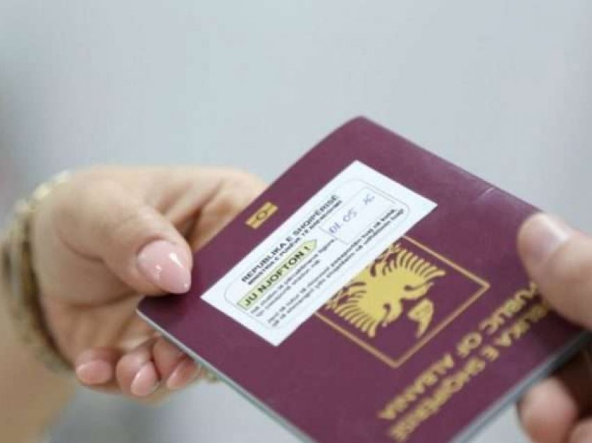Nga nesër mbyllen aplikimet për karta identiteti dhe pasaporta, Ambasada Shqiptare në Greqi tregon kur rinis puna