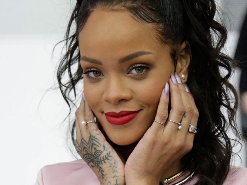 Shuhen dyshimet, Rihanna nis lidhje të re dashurie