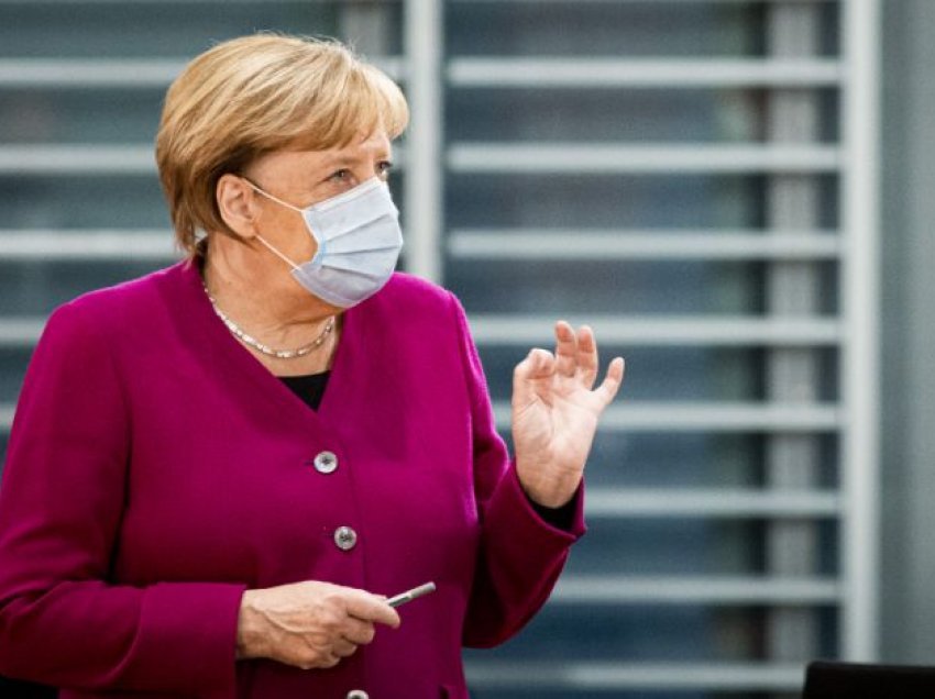 Merkel, në fjalimin për Vitin e Ri, luftimin e pandemisë e quan “detyrë të shekullit”