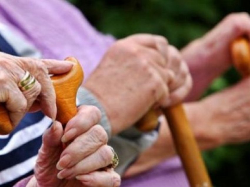 Mijëra pensionistë pa të ardhura/ KLSH: Mungesa e adresave pengoi dërgimin e pensionit në shtëpi gjatë izolimit