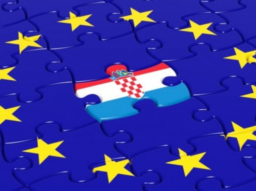 Kroatët përballen me rritje të çmimeve pas futjes në Eurozonë 