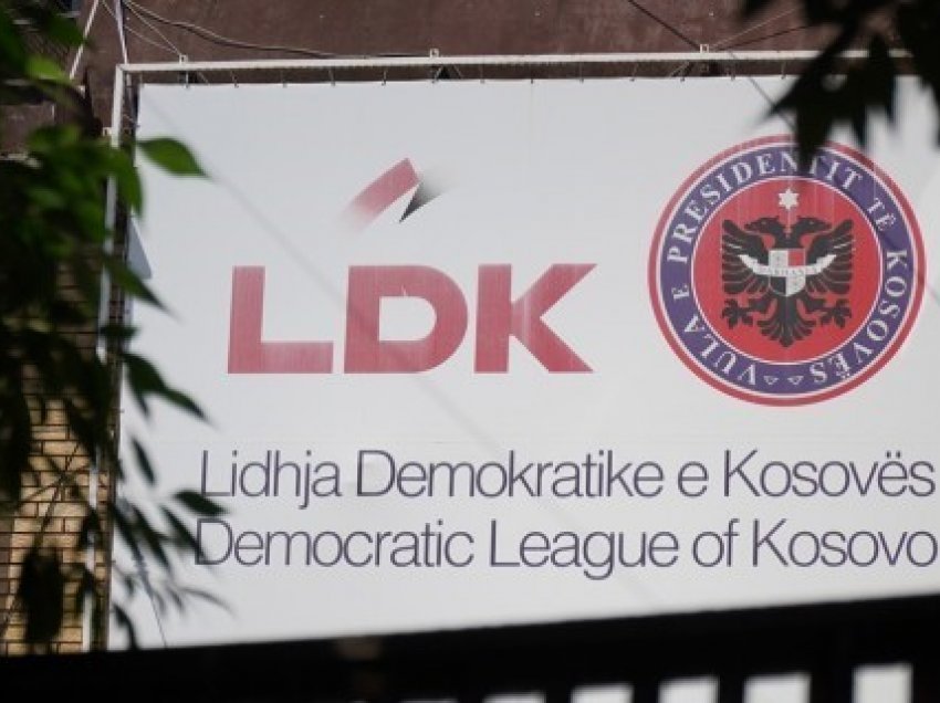 Deputetja e LDK-së ironizon me Bislimin: Takim pas 50 viteve