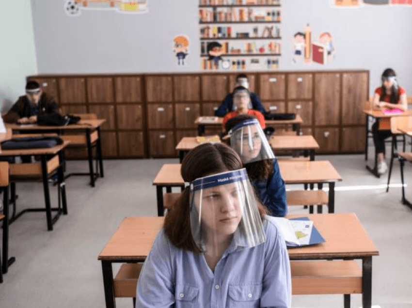 Dhjetëra shkolla në Ferizaj shpërfillin vendimin e Qeverisë për procesin mësimor