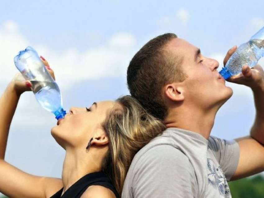 “Të mos pish ujë”, shkaku kryesor i sëmundjeve mbi të 50-tat, ja çfarë duhet të bëni