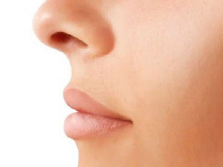 Zbuloni çfarë tregon ngjyra e buzëve për shëndetin tuaj