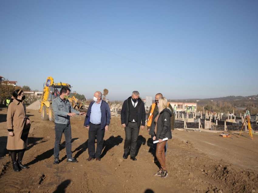 Nis lagjja e re në Ndroq, do ndërtohen 74 shtëpi dhe do strehohen 350 banorë, Veliaj: “Shqipëria ringrihet edhe më e fortë falë punës për rimëkëmbjen e vendit”