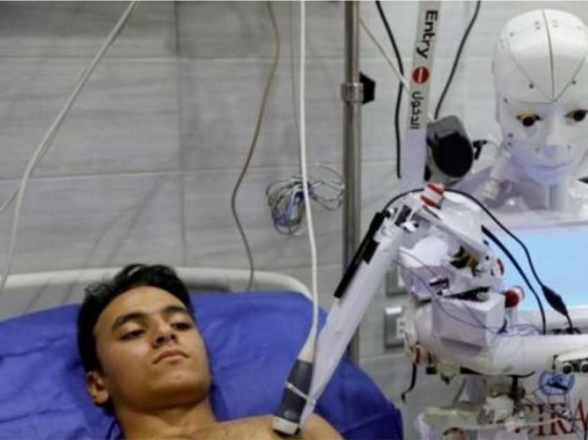 Roboti-mjek që bën testime për të dyshuarit me Covid, paralajmëron edhe personat pa maskë