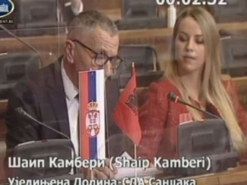 Kamberi vendos flamurin kombëtar në Kuvend të Serbisë, reagon Bërnabiq