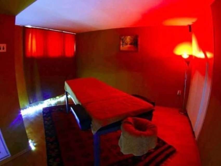E tmerrshme! Kjo fotografi e dëshmon se si bëhet prostitucioni në masazhet e Prishtinës