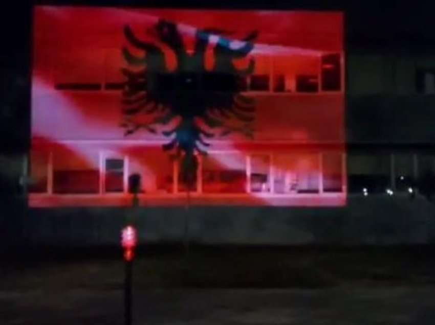 Me kuq e zi ndriçohet objekti i komunës së Kamenicës