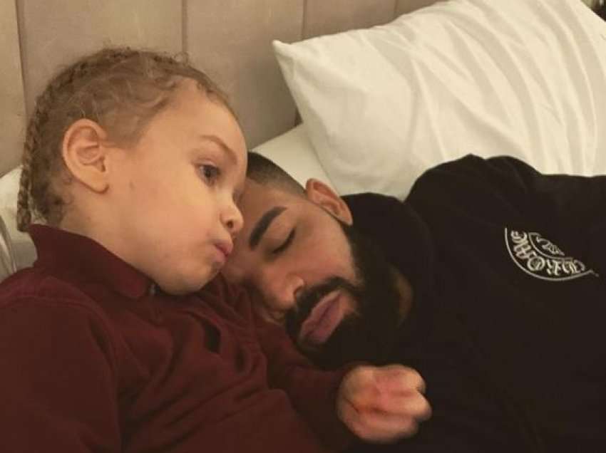 Drake ndau foton më të adhurueshme me të birin, Adonis!