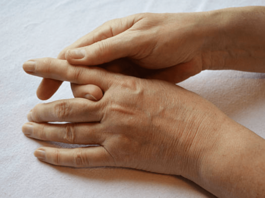 Dridhja e gishtave – shkaqet dhe trajtimet