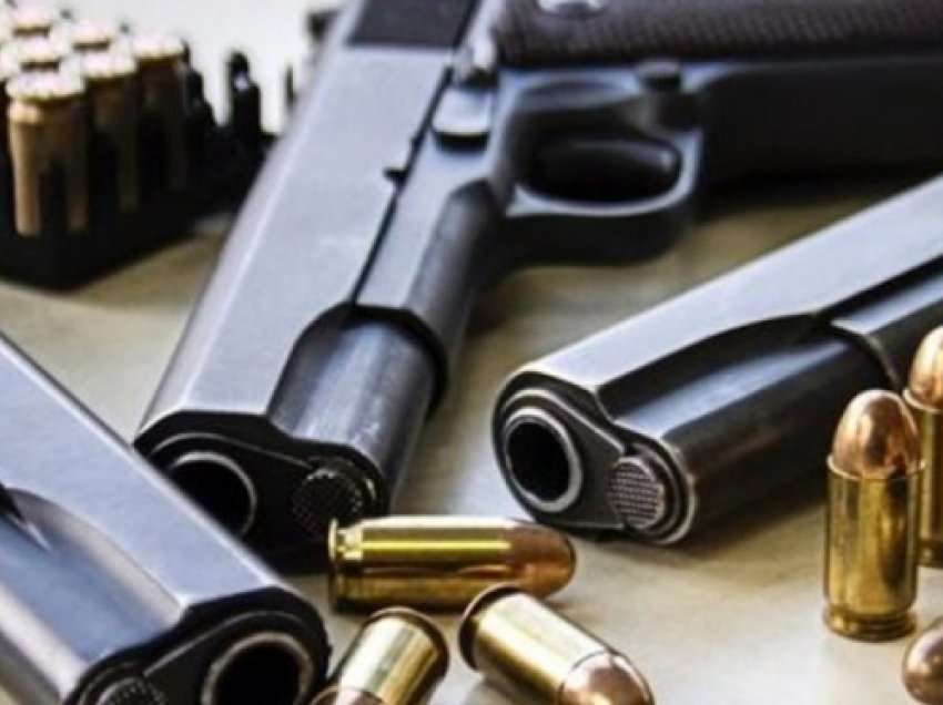 Arrestohen katër persona në Mitrovicë, konfiskohen armë e kokainë