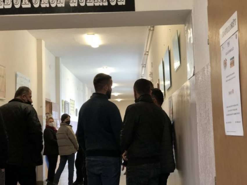 Zgjedhjet në Podujevë - Nuk respektohen masat anti-COVID-19 në fshatin Lluzhan 