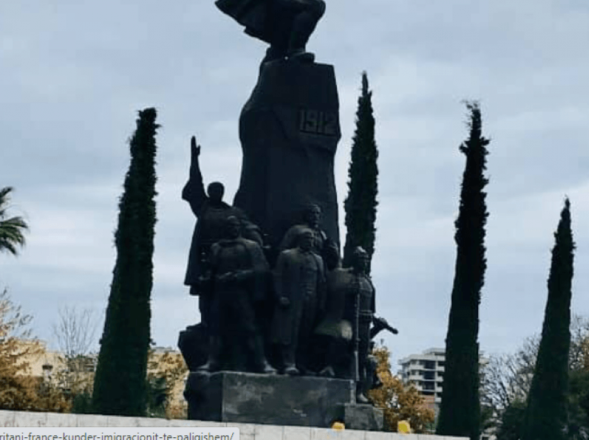 LSI: Skandal në Vlorë, u hoq flamuri kombëtar nga varrezat e dëshmorëve