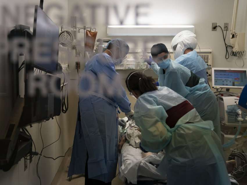 Mbi 91 mijë amerikanë po trajtohen në spitale për COVID-19