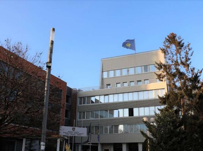Vendoset flamuri i ri mbi objektin e Kuvendit të Kosovës